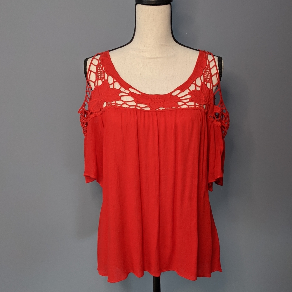 Cold shoulder crocheted blouse